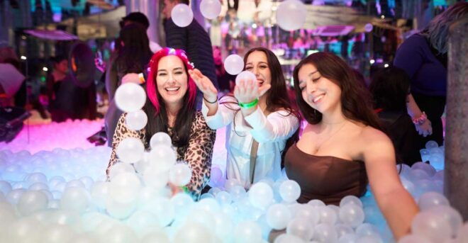 London: The Original Shoreditch Pub Crawl - Meet New People and Make Friends With Locals in London