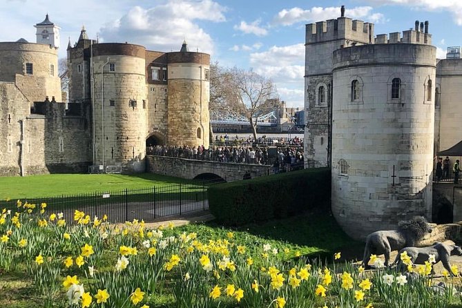 London Through the Eyes of Pocahontas - Exploring Pocahontas London: A Guided Walking Tour