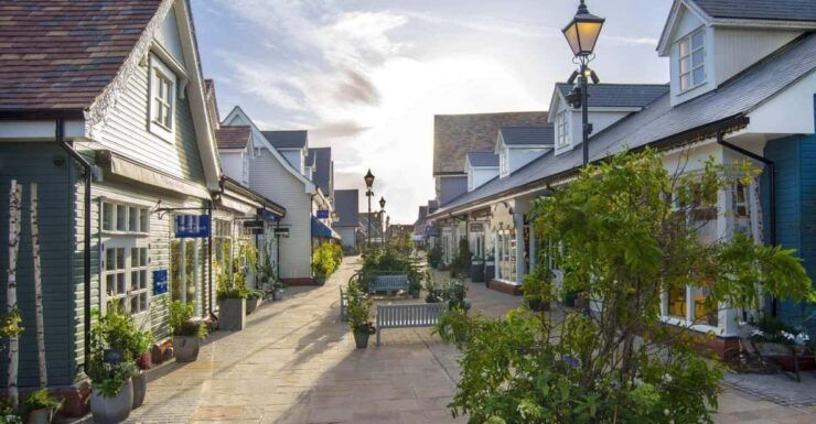 London to Bicester Village: Private Tour - Luxury Shopping Experience