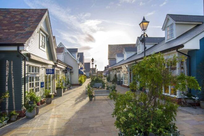 London to Bicester Village: Private Tour - Included Transportation and Amenities