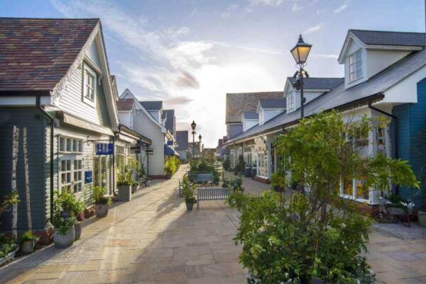 London to Bicester Village: Private Tour - Exceptional Discounts on Luxury