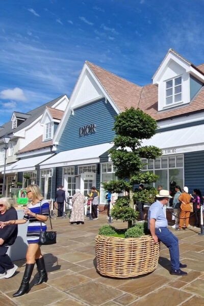 London to Bicester Village: Private Tour - Refined Shopping Atmosphere