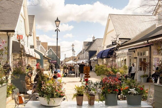 London to Oxford & Bicester Village Tour Return - Vehicle Options
