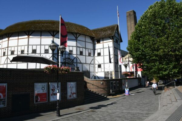 London: Top 15 Sights Walking Tour and Clink Prison Entry - St. Pauls Cathedral