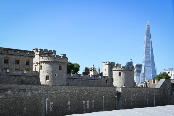 London: Top 15 Sights Walking Tour and Tower of London Entry - Buckingham Palace