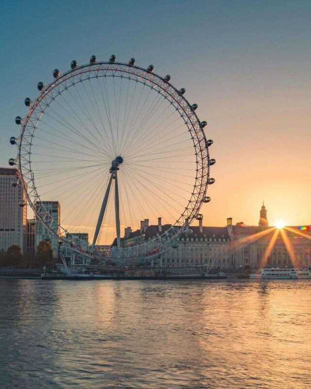 London Top 30 Attractions Half-Day Big Group Tour - Crossing into the London Bridge area