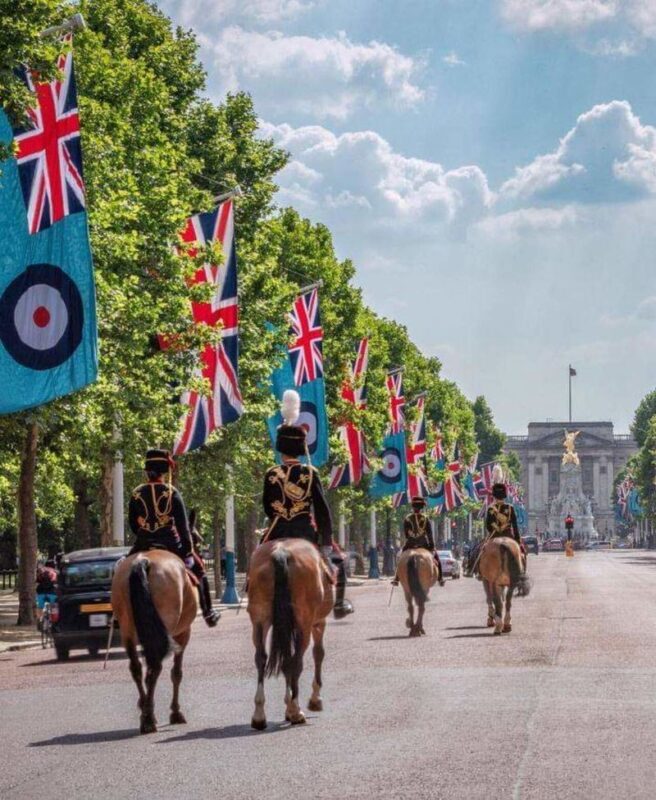 London Top 30 Attractions Half-Day Big Group Tour - Who should choose this tour?