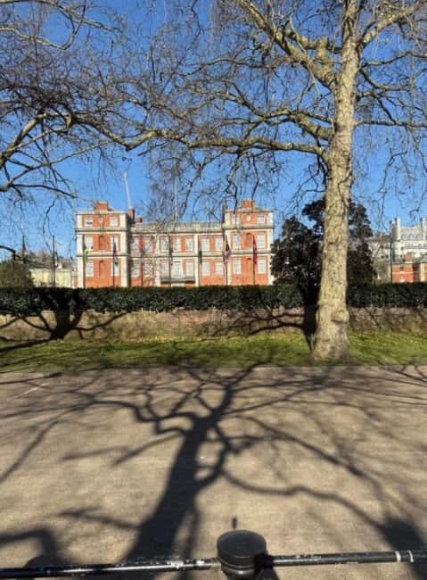 London: Top 50 Sights Walking Tour with Guide - Good To Know