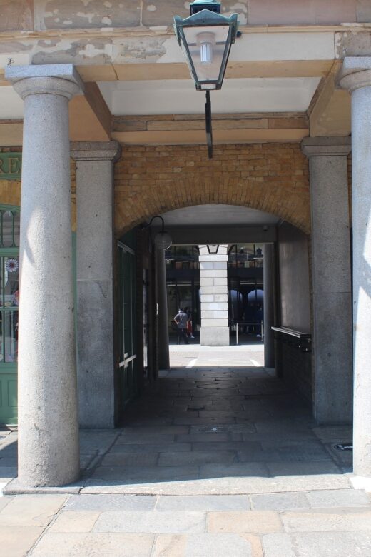 London: Tour of Classic Rom Com Locations - Good To Know