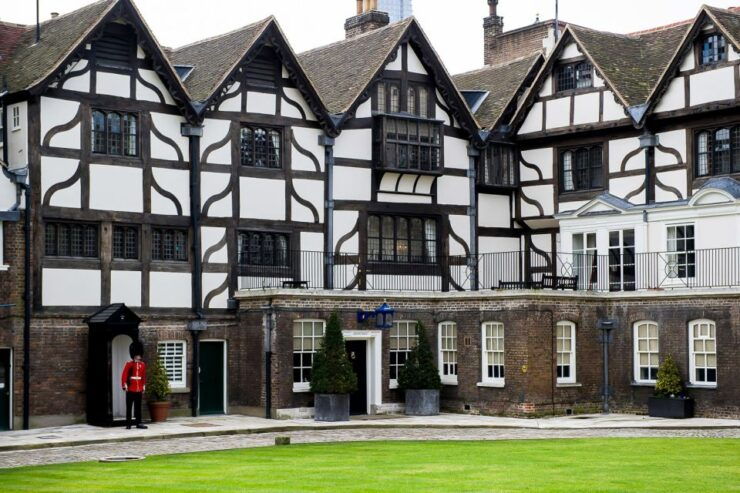 London: Tower of London and Crown Jewels Exhibition Ticket - Highlights of the Tower of London Experience