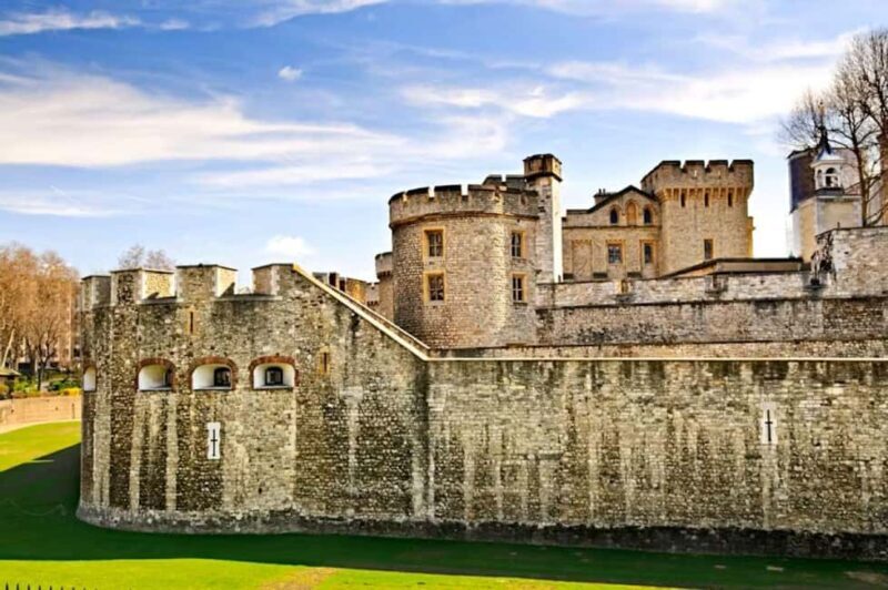 London: Tower of London and Crown Jewels Private Guided Tour - Good To Know