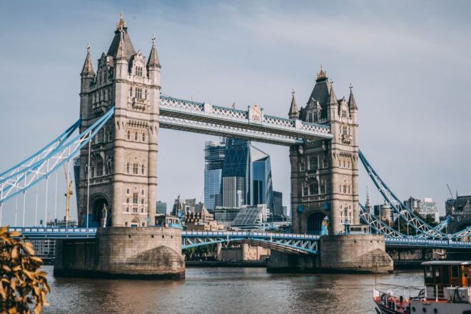 London: Tower of London Entry, Thames Cruise & Walking Tour - Live Guided Tour