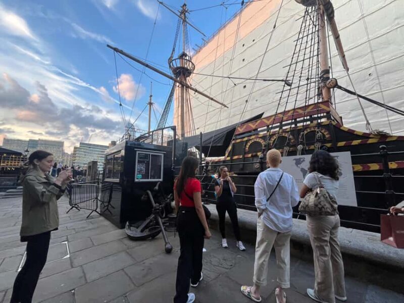 London: Twilight Walking Tour of Legends and Landmarks - What to Expect from the Tour