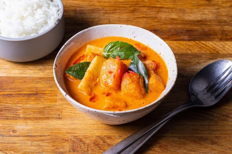 London: Vegetarian Thai Cooking Class with Wine - The Role of Wine and Beverages in the Experience