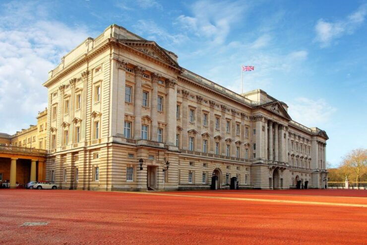 London Vintage Bus Tour, Thames Cruise, Fish & Chips - Changing of the Guard: Witness the Buckingham Palace Ceremony