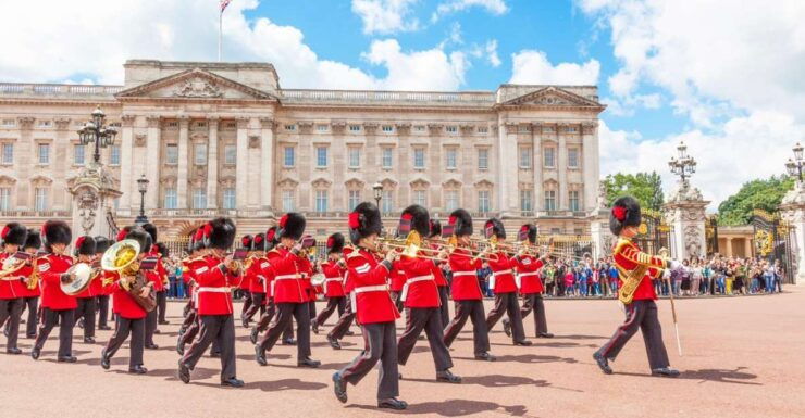 London: Westminster and Changing of the Guard Tour - Key Sights and Monuments