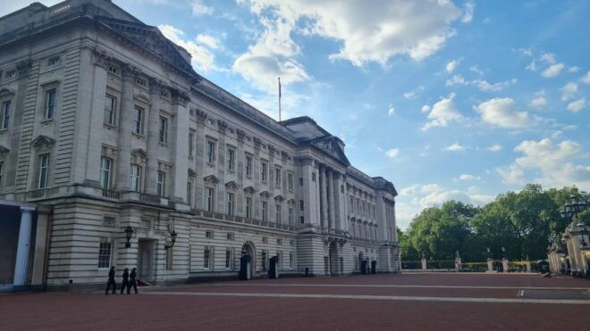 London: Westminster & Buckingham Palace Walking Tour - The Mall