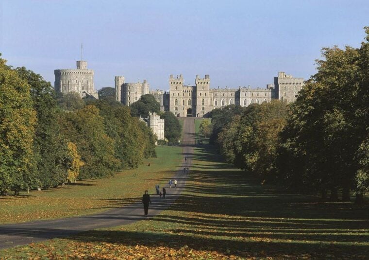 London: Windsor, Hampton Court Palace with Free Snack Pack - FAQ