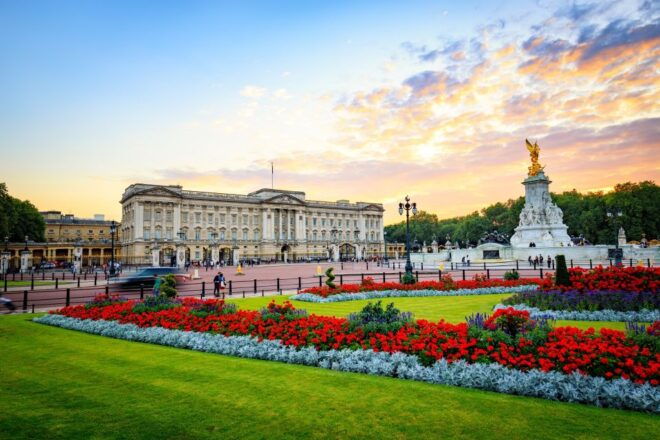 London & Windsor: Royal Sites Full Day Guided Tour - Inclusions and Amenities