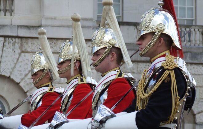 London & Windsor: Royal Sites Full Day Guided Tour - Meeting Point and Important Information