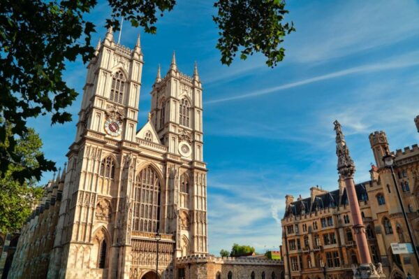London & Windsor: Royal Sites Full Day Guided Tour - Windsor Portion of the Tour