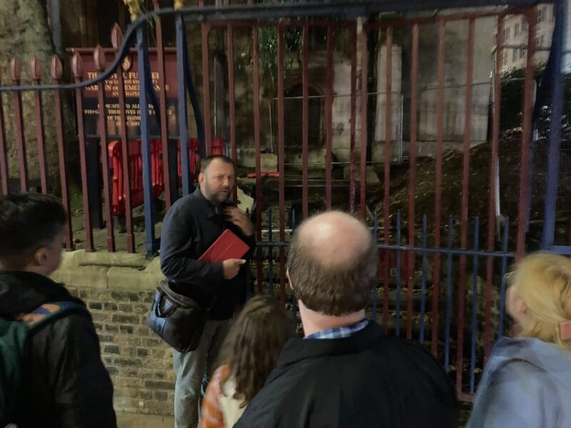 London's Ghosts & Gruesome Past Nighttime Walking Tour - What Makes This Tour Unique