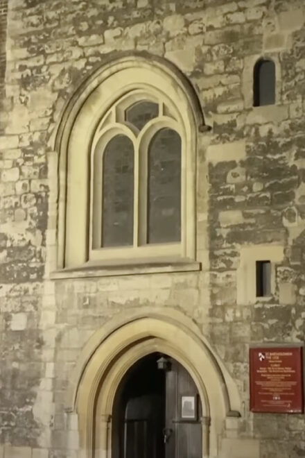 Londons Ghosts & Gruesome Past Nighttime Walking Tour - Guided Storytelling and Scholarship