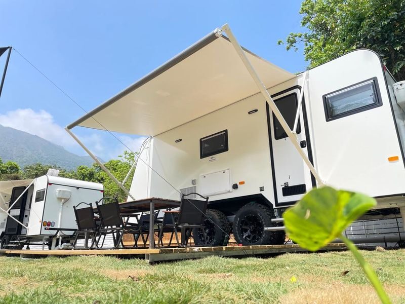 Long Coast-Cheung Sha Village Glamping, Caravan and Water Sports - Lessons, rentals, and time in the water