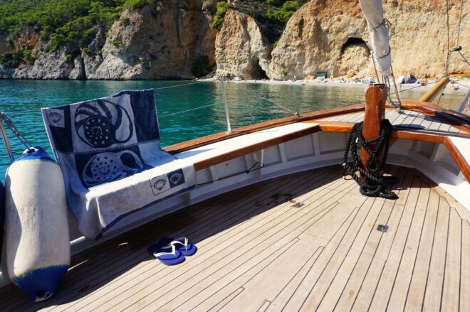 Longos Town: Trizónia Island Boat Cruise With Food & Drinks - Unique Highlights