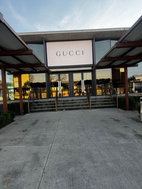 Lookbest Luxury Shopping at The Mall Outlet - Booking Information