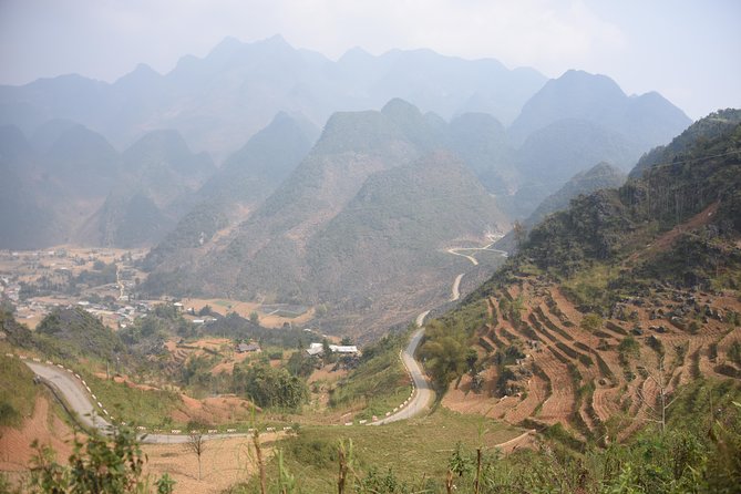 Loop The Ribboning Path Cut Into Mountainside - Accommodation