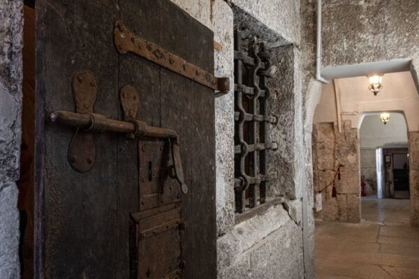 Lords of the Night Prisons Palace: Cells and Torture Tools - The Sinister Tools of Torture