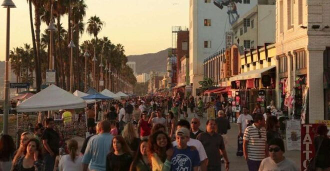 Los Angeles: City Highlights Guided Bus Tour in Small Group - Additional Booking Options and Gift Ideas