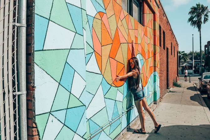 Los Angeles Street Art Photoshoot: Funky Venice With a Personal Photographer - Explore the Vibrant Street Art of Venice