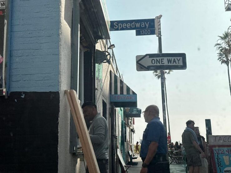 Los Angeles: Venice Beach Limo Tour - Itinerary Highlights