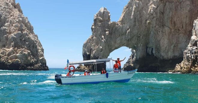 LOS CABOS ARCH & LOVERS BEACH TOUR + SNORKELING TOUR - Included in the Tour