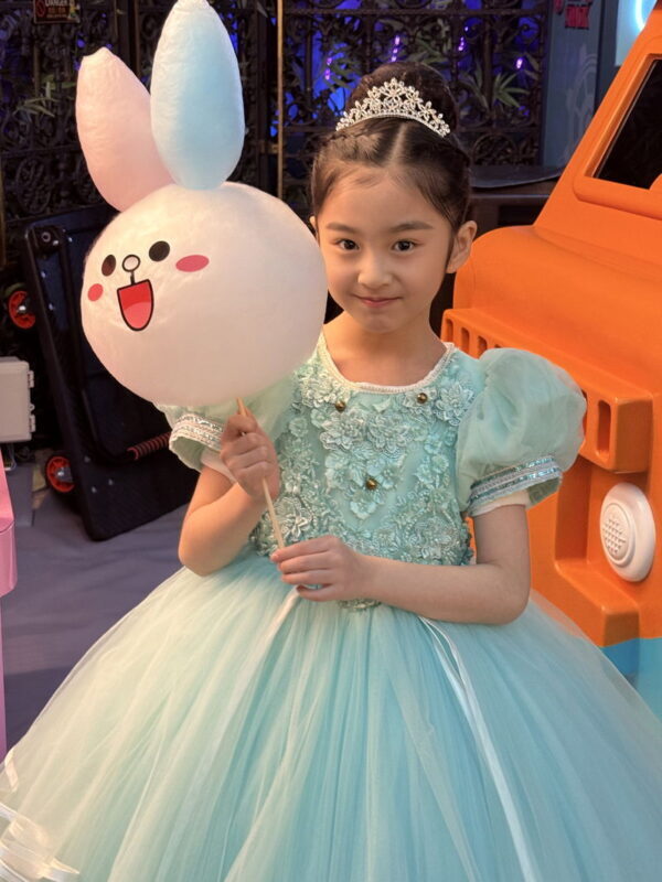 Lotte World SharonCat Dress & Parade Experience, Seoul - Choose between a quick costume rental and the parade