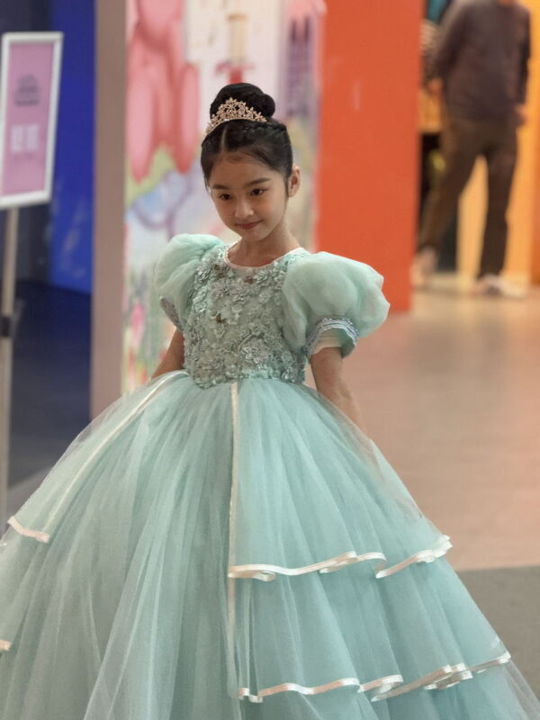 Lotte World SharonCat Dress & Parade Experience, Seoul - What the makeover and parade add
