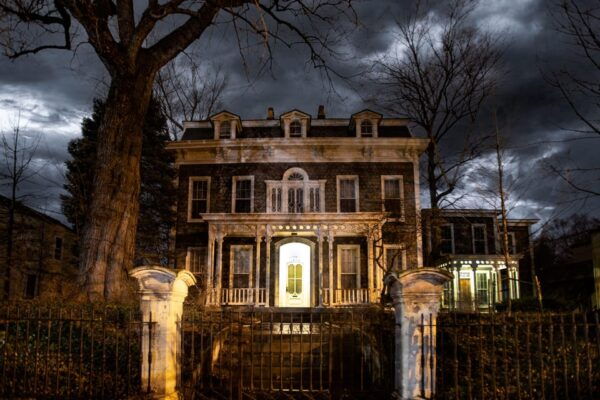 Louisville: Derby City Haunted Walking Tour - Tour Features