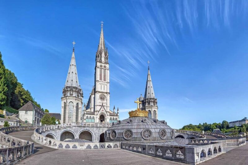 Lourdes: Full Day Private Guided Tour With Castle and Market - Cultural and Spiritual Significance of Lourdes