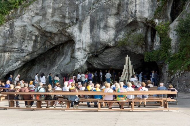 Lourdes: Private Guided Tour in the Sanctuary - Tour Highlights