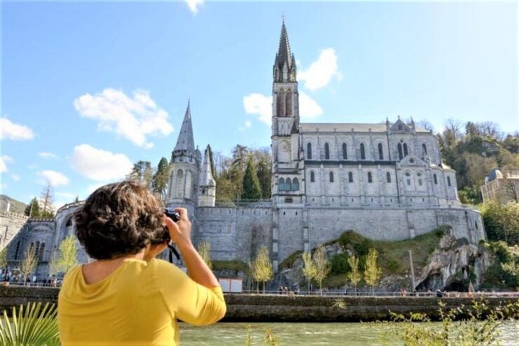 Lourdes: Private Guided Tour in the Sanctuary - Experience