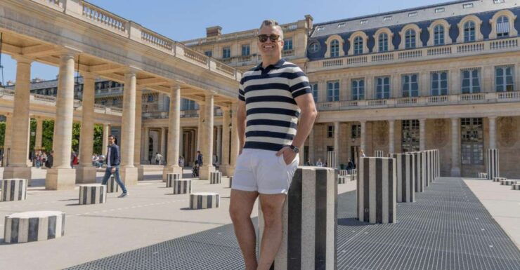 Louvre Area Photo Shoot by Paris Photographer - Booking Details