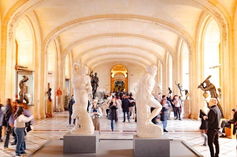 Louvre Art and Mysteries: Private Guided Tour (FR ENG ESP) - Meeting Information and Requirements
