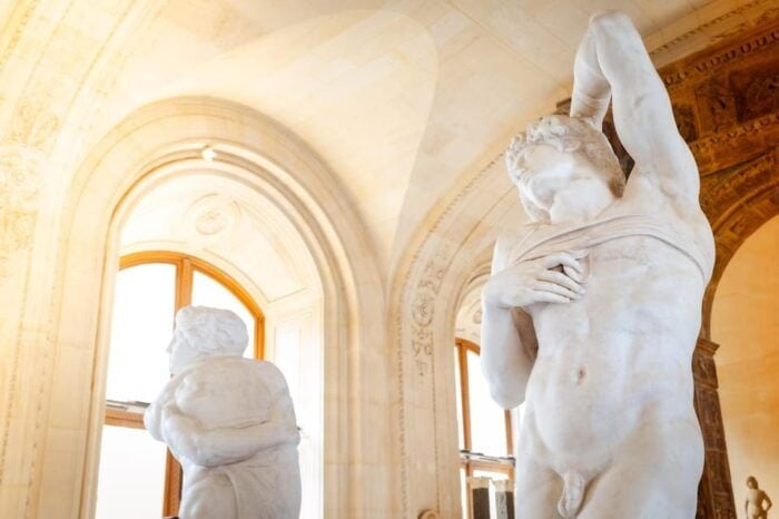 Louvre Art and Mysteries: Private Guided Tour (FR ENG ESP) - Language Options for Your Tour