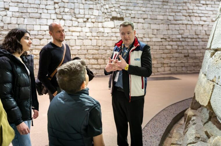 Louvre Highlights Guided Tour - Meeting and Starting Location