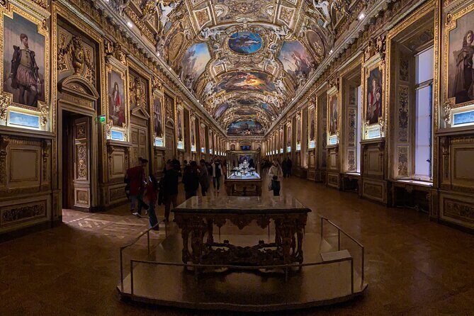 Louvre Highlights & Mona Lisa, Reserved Access with Expert Guide - The Art & Highlights