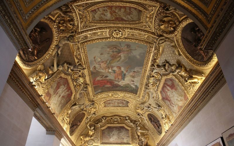 Louvre Museum complete masterpieces tour in Paris - A guided route through a museum built as a palace