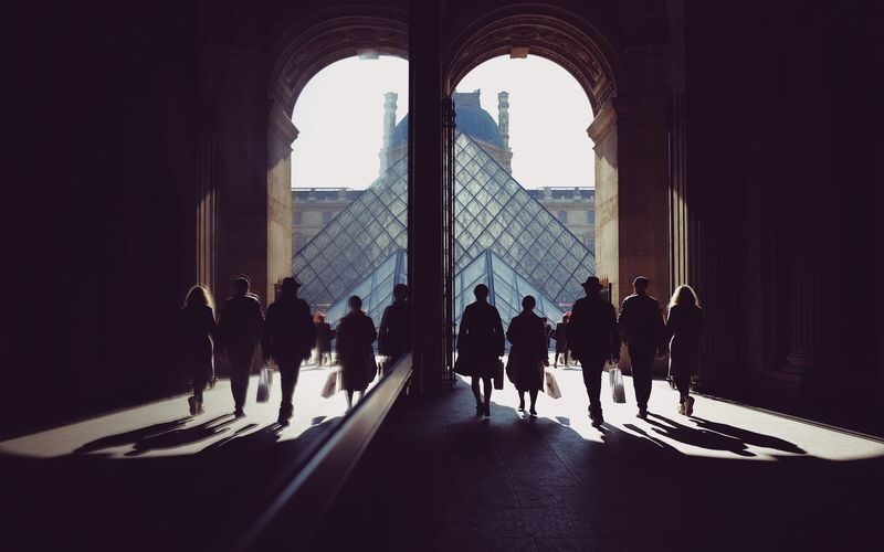 Louvre Museum complete masterpieces tour in Paris - The Mona Lisa: famous, small, and surrounded by people