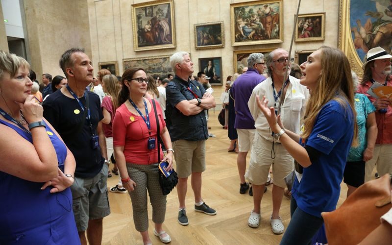 Louvre Museum complete masterpieces tour in Paris - Following the major works without losing your bearings